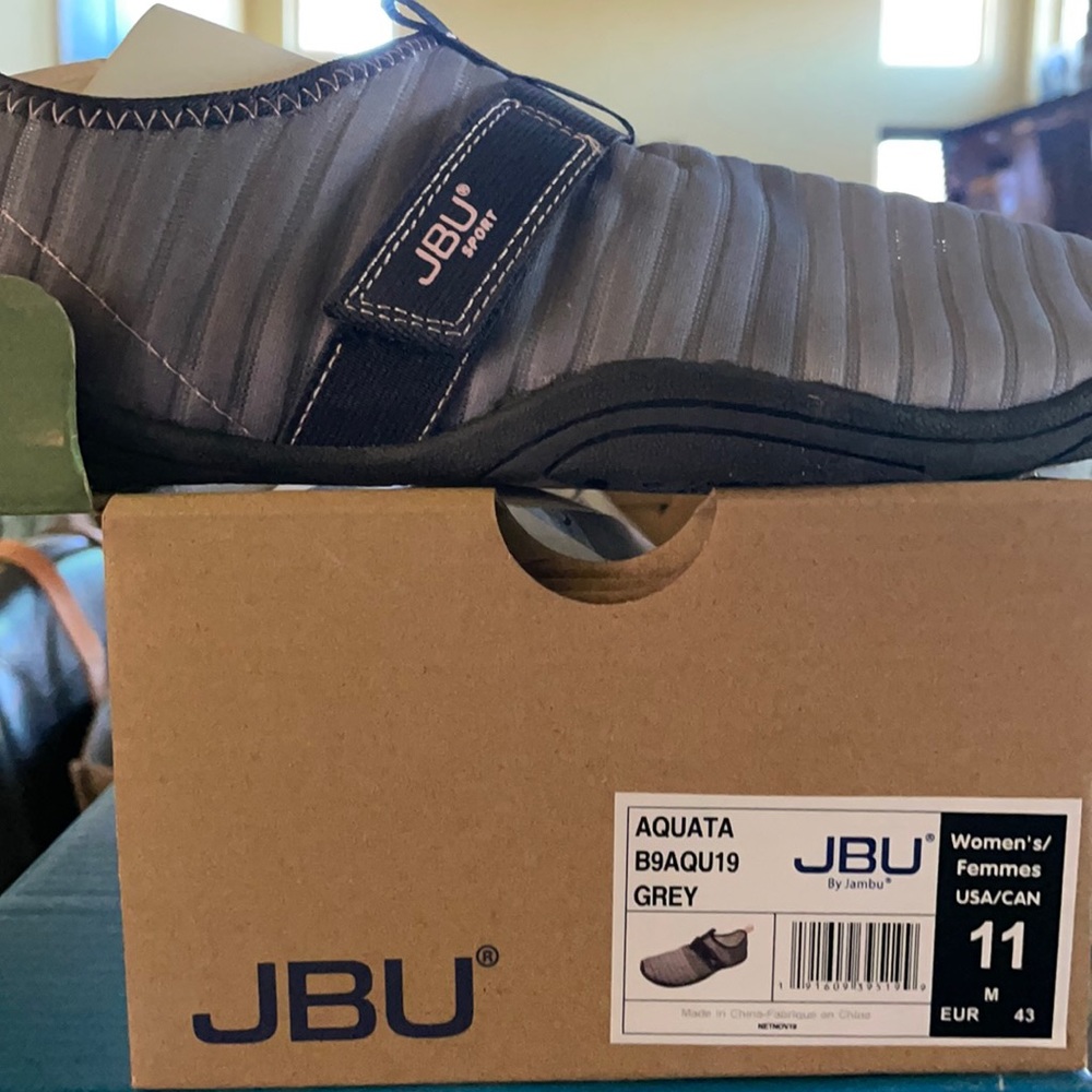 JBU water shoes sz 11
